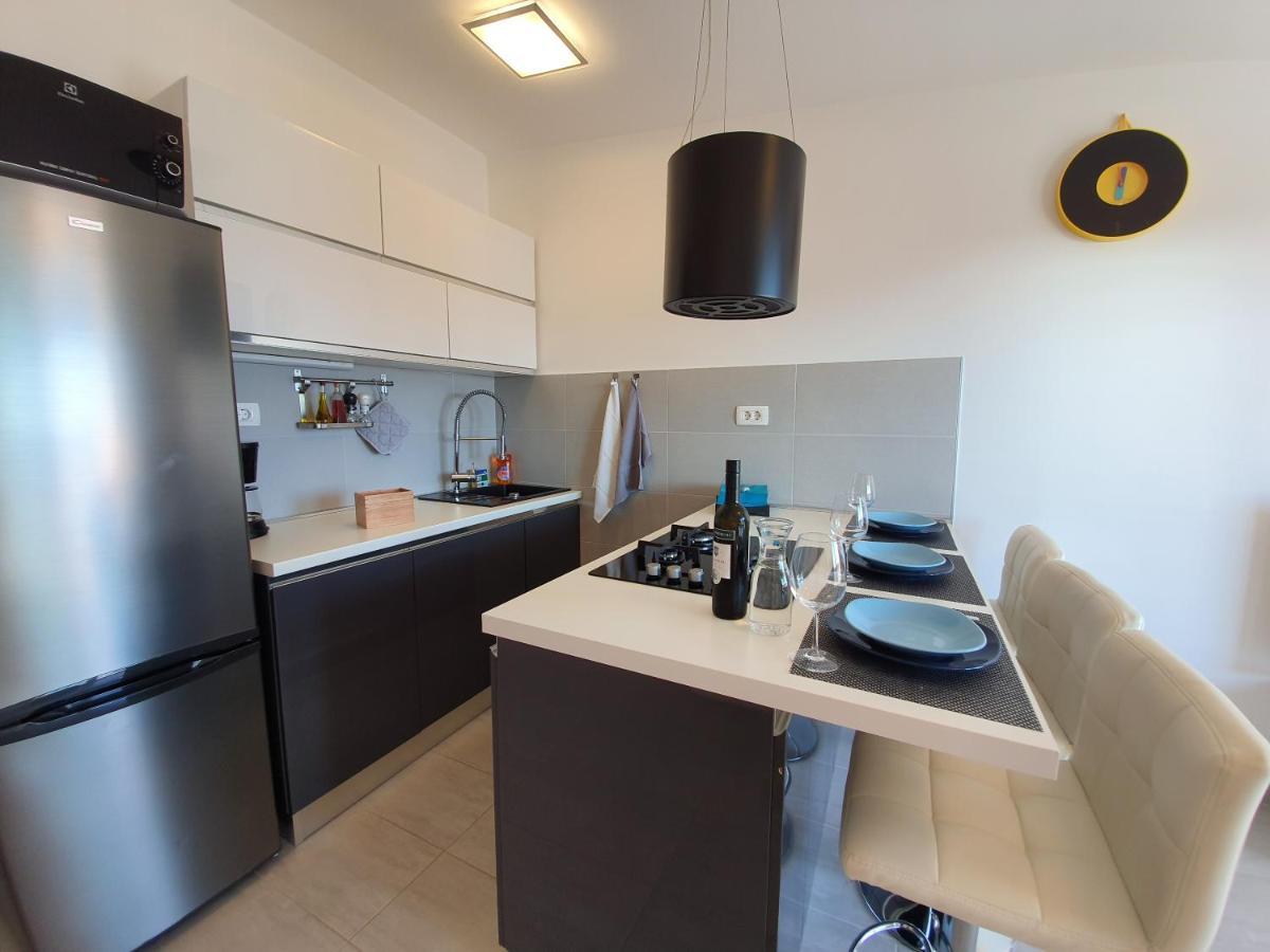 Comfortable Family Apt Iris 20M From Beach In Мандре Экстерьер фото