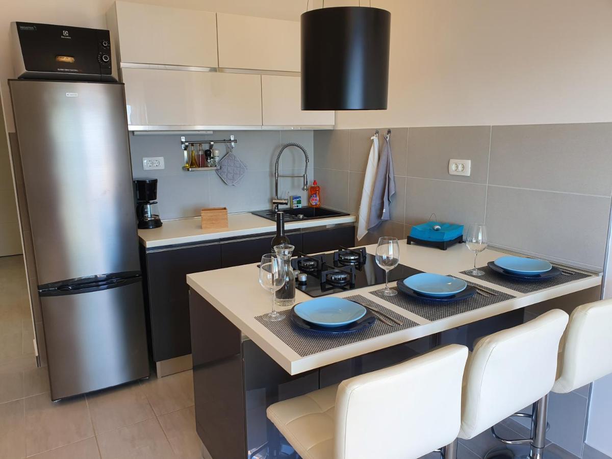 Comfortable Family Apt Iris 20M From Beach In Мандре Экстерьер фото